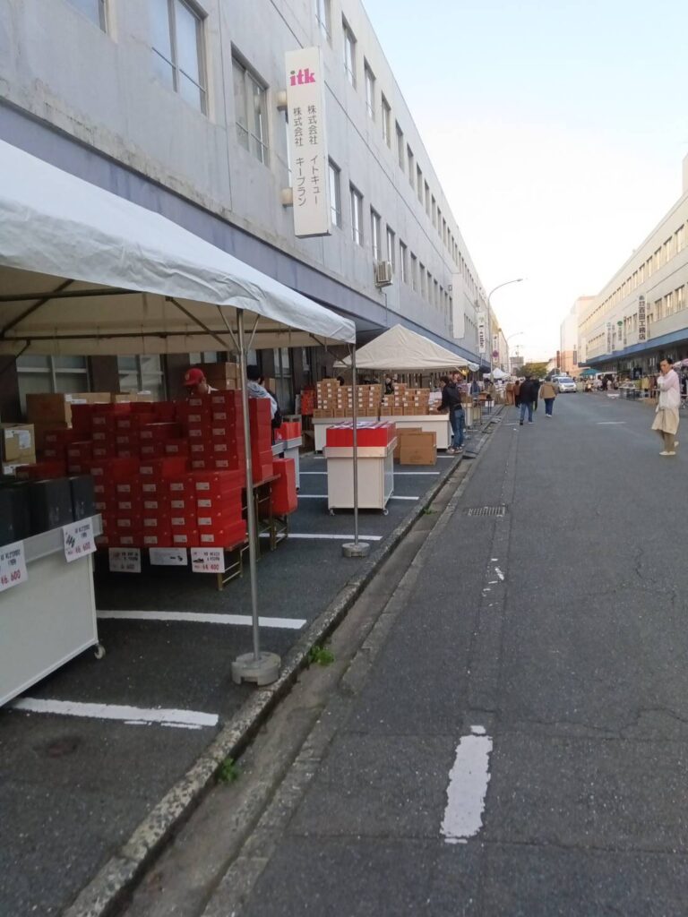 株式会社
やきやま
こんにゃく
おでん
博多おでん
炊き込みご飯の素
秋
博多
天神
中洲
福岡流通センターまつり
屋台
ステージ
まつり
福岡県
糟屋郡
篠栗町
直ちゃん市場
直売所
楽しい
ダイエット
福岡市
居酒屋